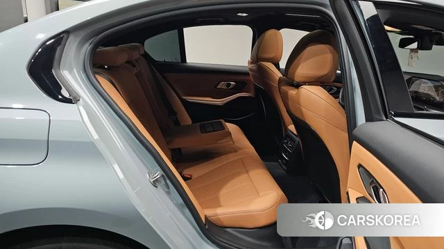 BMW 3 Series (G20) 2025 Серебристо-серый из Кореи, фото 3