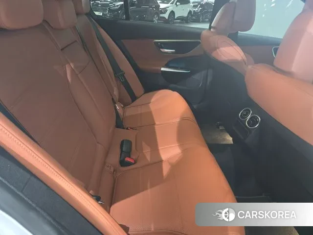 Mercedes-Benz C-Class W206 2023 Серебряный из Кореи, фото 3