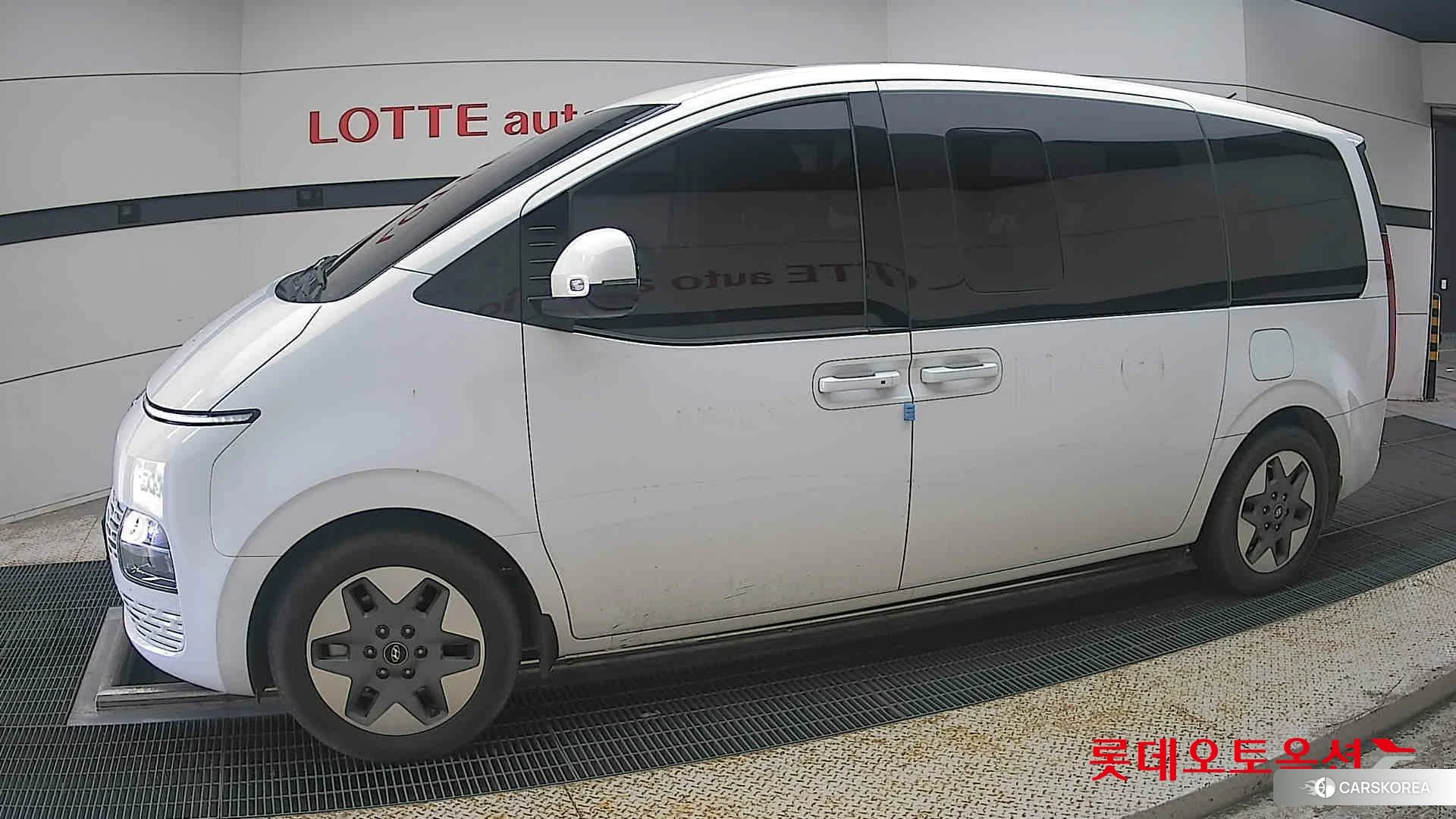 Hyundai Staria 2022 Белый из Кореи, фото 3