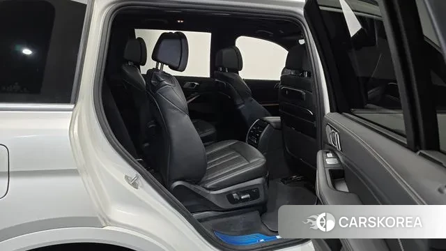 BMW X7 (G07) 2023 Белый из Кореи, фото 3