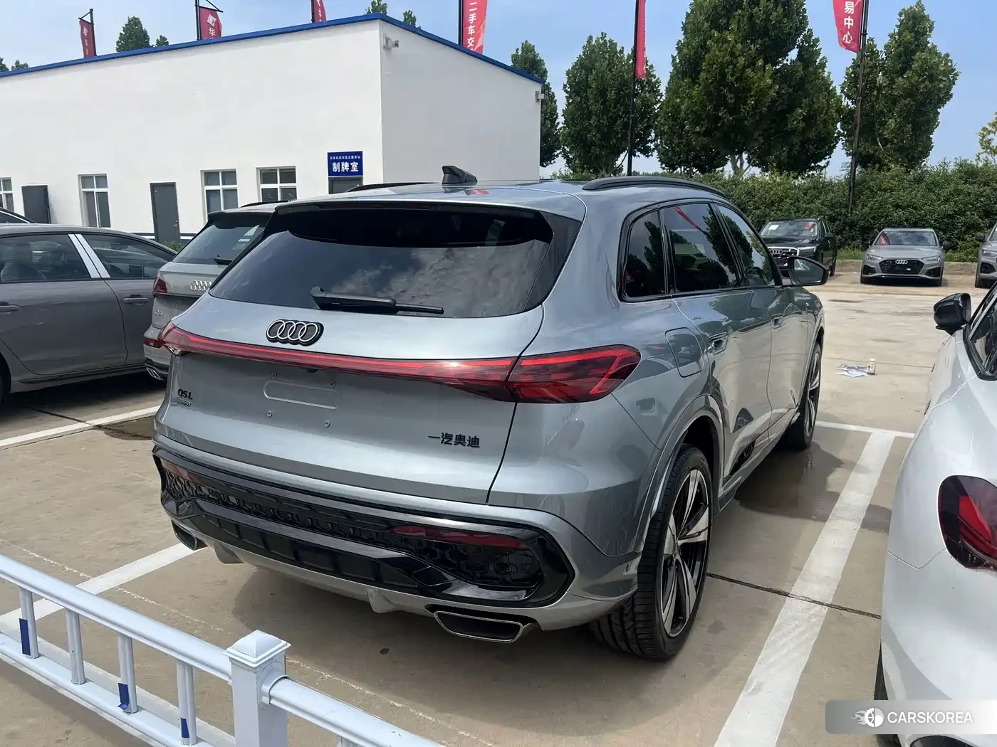 Audi Q5L 2026 Silver/gray из Китая, фото 3