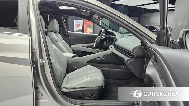 Hyundai The New Avante (CN7) 2023 Серебристо-серый из Кореи, фото 3