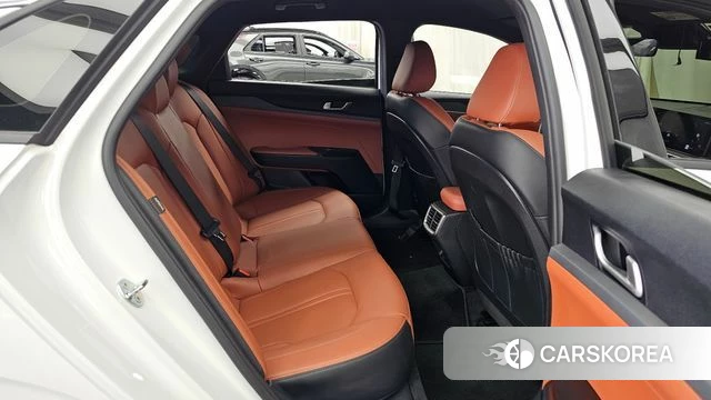 Kia The New K5 3rd generation 2023 Белый из Кореи, фото 3