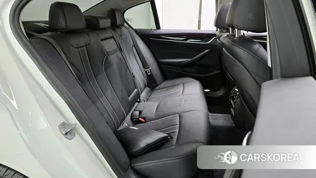 BMW 5 Series (G30) 2019 Белый из Кореи, фото 3