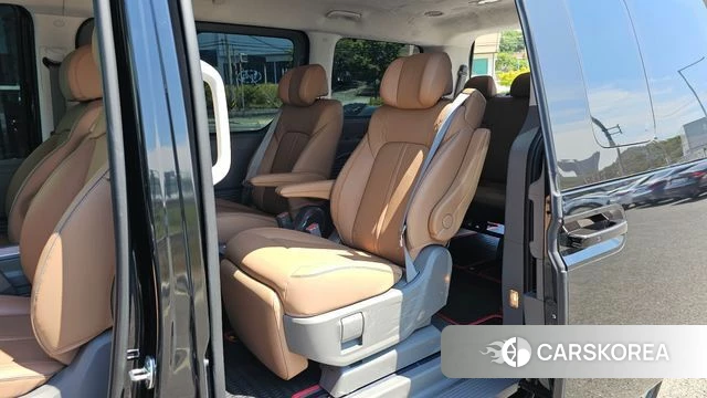 Hyundai Staria 2023 Черный из Кореи, фото 3