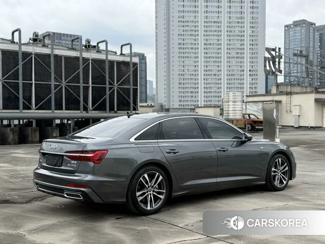 Audi A6L 2021 Темно-серый из Китая, фото 3
