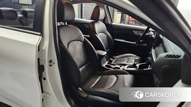 Kia The New K3 2nd generation 2021 Белый из Кореи, фото 3