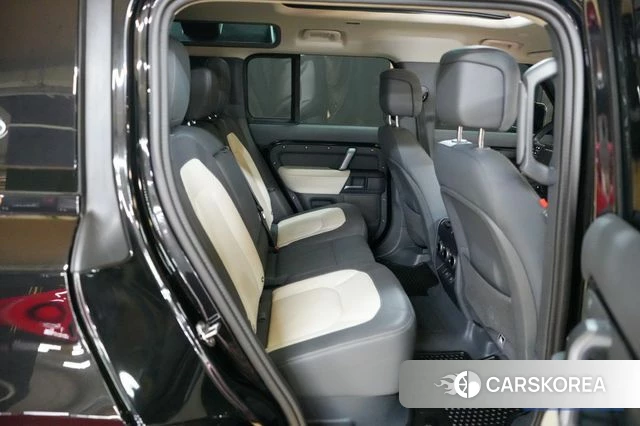 Land Rover Defender (L663) 2024 Черный из Кореи, фото 3