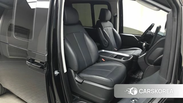 Hyundai Staria 2023 Черный из Кореи, фото 3