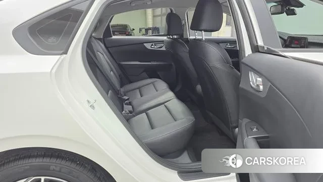 Kia The New K3 2nd generation 2021 Белый из Кореи, фото 3