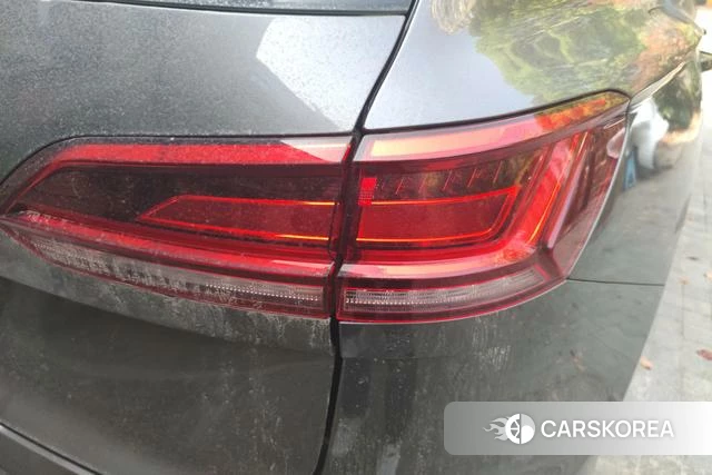Volkswagen Touareg 2021 Темно-серый из Китая, фото 3