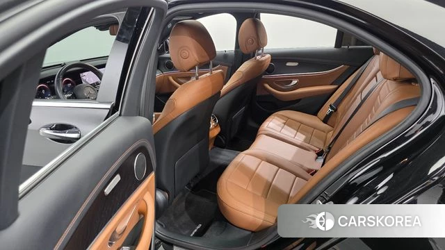 Mercedes-Benz E-Class W213 2021 Черный из Кореи, фото 3