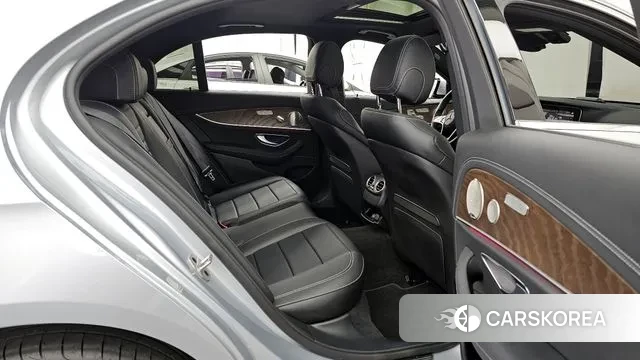 Mercedes-Benz E-Class W213 2023 Серебряный из Кореи, фото 3