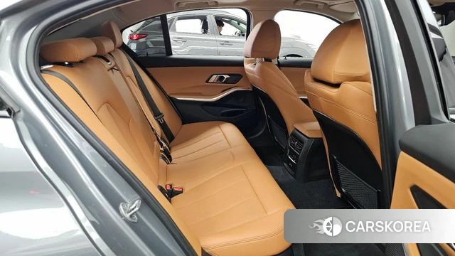 BMW 3 Series (G20) 2022 Серебристо-серый из Кореи, фото 3