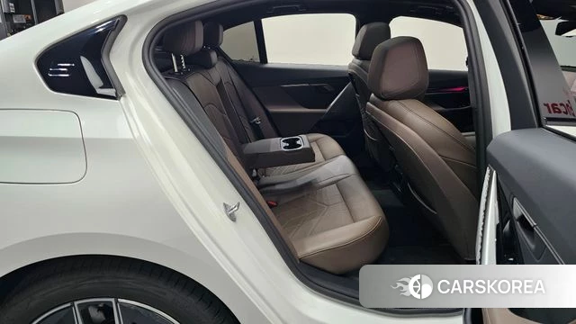 BMW 5 Series (G60) 2025 Белый из Кореи, фото 3