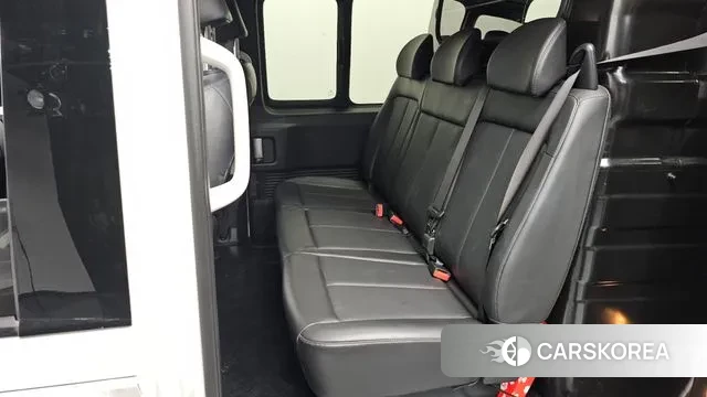 Hyundai Staria 2023 Белый из Кореи, фото 3