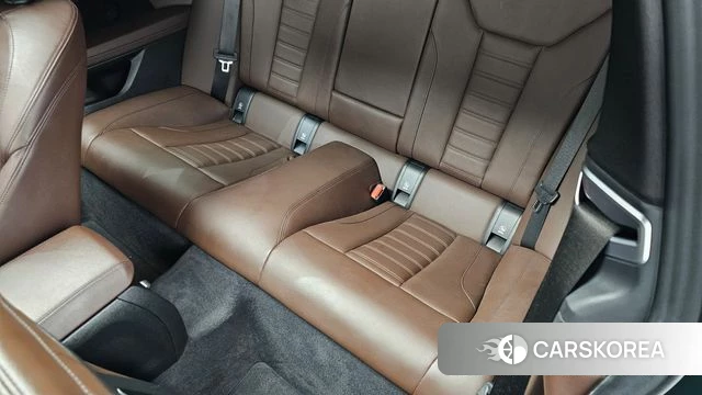 BMW 4 Series (G22) 2021 Темно-зеленый из Кореи, фото 3