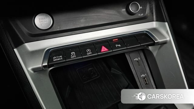 Audi Q3 (F3) 2020 Белый из Кореи, фото 3