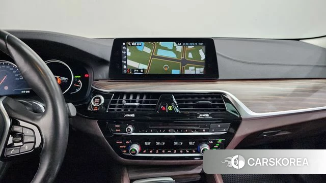 BMW 5 Series (G30) 2018 Белый из Кореи, фото 3