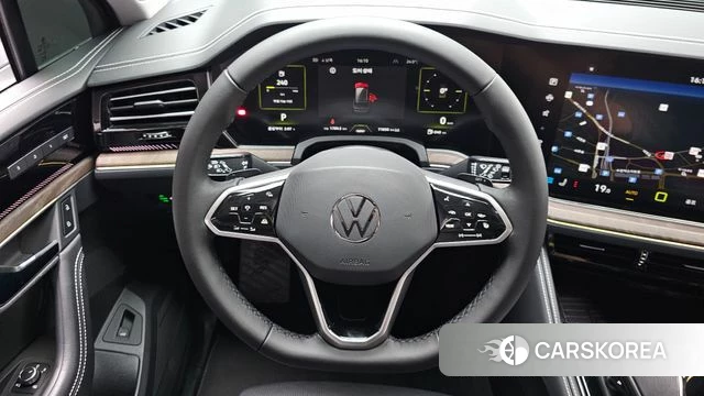 Volkswagen Touareg 3rd generation 2024 Серый из Кореи, фото 3