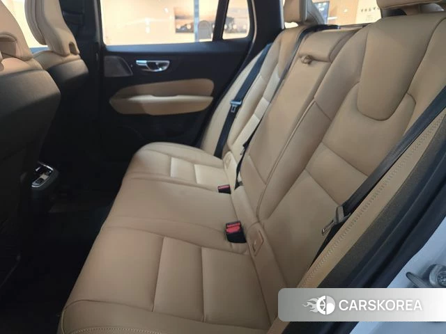 Volvo V60 Cross-Country 2nd Generation 2025 Белый из Кореи, фото 3