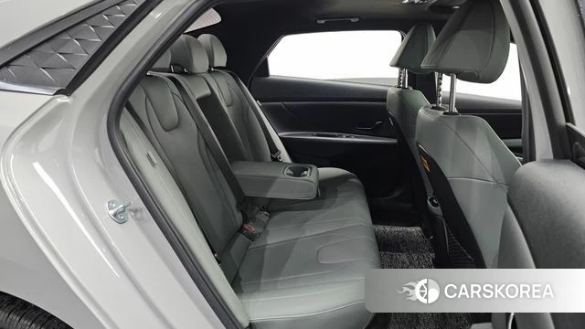 Hyundai The New Avante (CN7) 2023 Серебристо-серый из Кореи, фото 3
