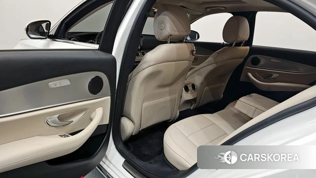 Mercedes-Benz E-Class W213 2018 Белый из Кореи, фото 3