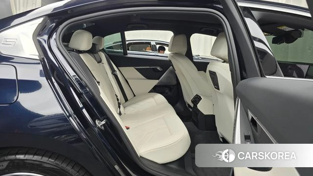 BMW 5 Series (G60) 2024 Черный из Кореи, фото 3