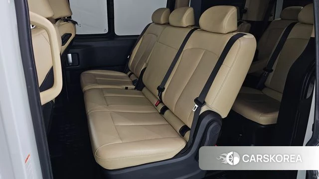 Hyundai Staria 2023 Белый из Кореи, фото 3