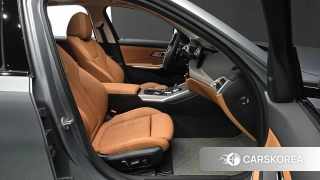 BMW 3 Series (G20) 2025 Серебристо-серый из Кореи, фото 3