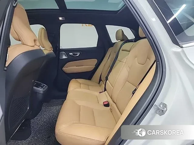 Volvo XC60 second Generation 2021 Белый из Кореи, фото 3
