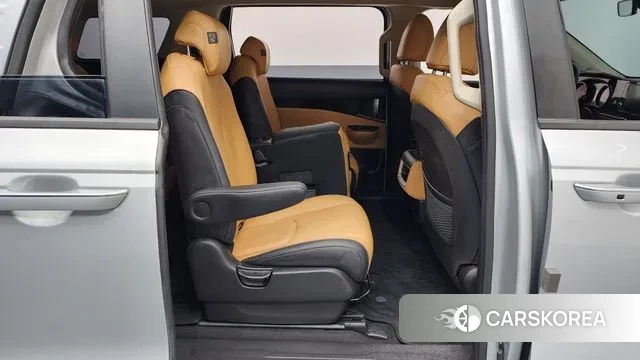 Kia Carnival 4th generation 2022 Серебряный из Кореи, фото 3