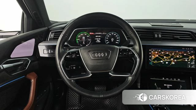 Audi e-Tron 2021 Белый из Кореи, фото 3