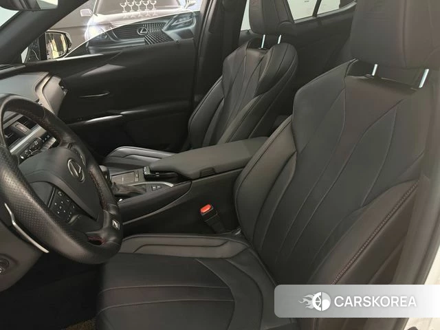 Lexus UX250h 2020 Белый из Кореи, фото 3