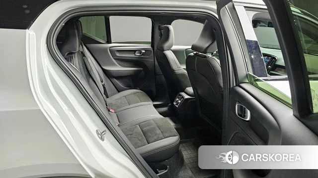 Volvo XC40 Richards 2024 Белый из Кореи, фото 3