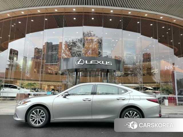 Lexus ES 2024 Серебристо-серый из Китая, фото 3
