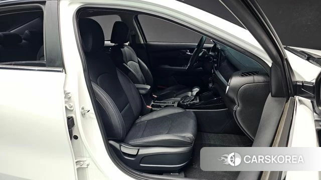 Kia The New K3 2nd generation 2021 Белый из Кореи, фото 3