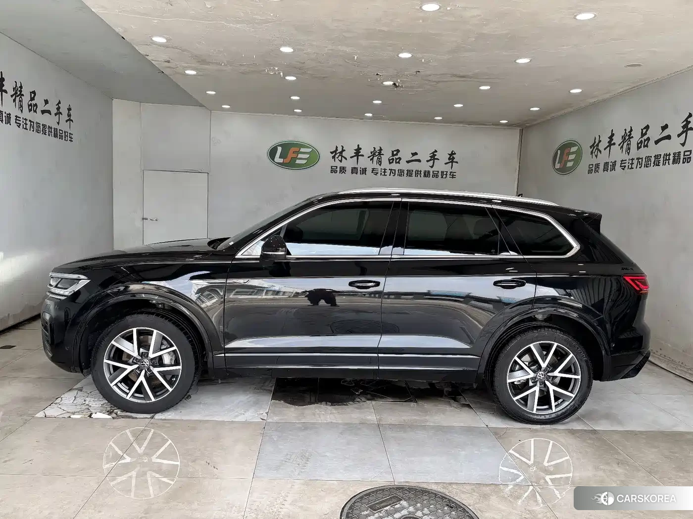 Volkswagen Touareg 2025 Черный из Китая, фото 3