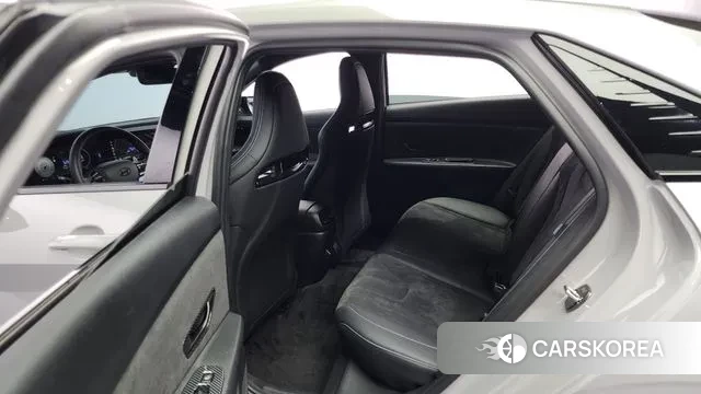 Hyundai The New Avante (CN7) 2024 Серебристо-серый из Кореи, фото 3