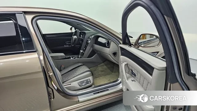Bentley Flying Spur 2nd Generation 2018 Коричневый из Кореи, фото 3