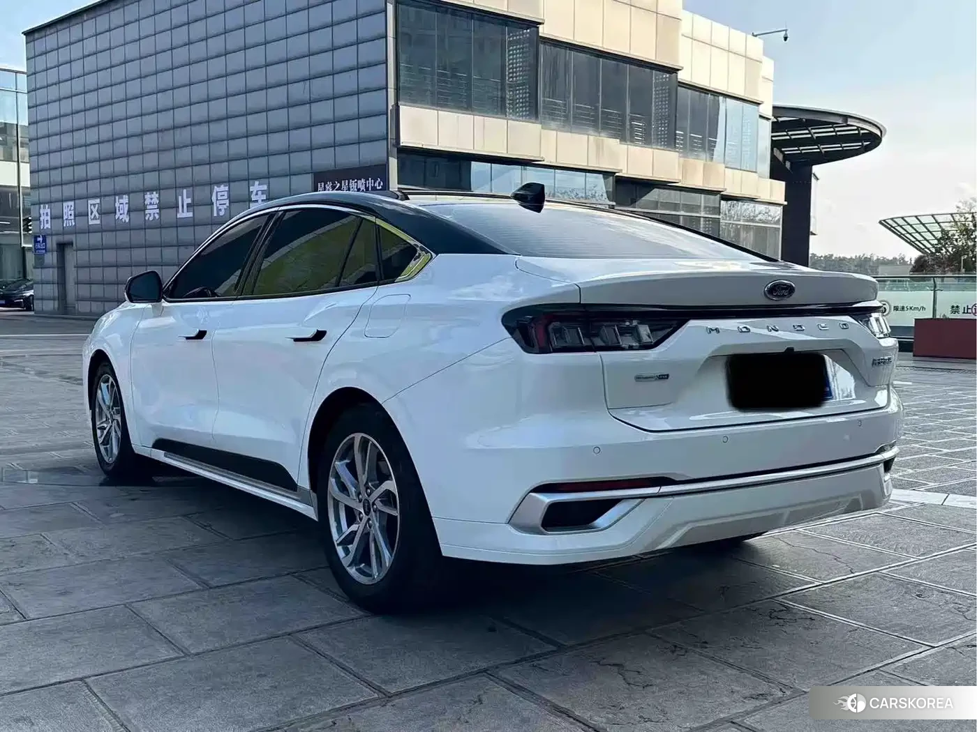 Ford Mondeo 2024 Белый из Китая, фото 3