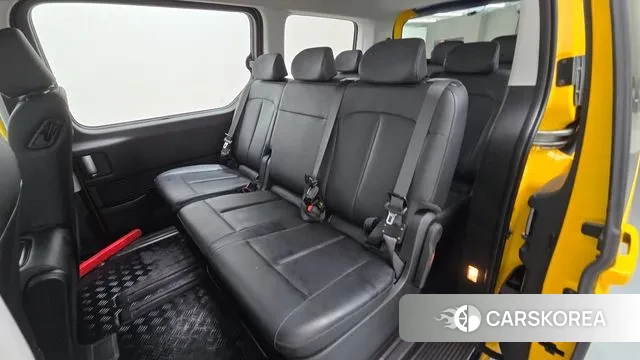 Hyundai Staria 2023 Желтый из Кореи, фото 3