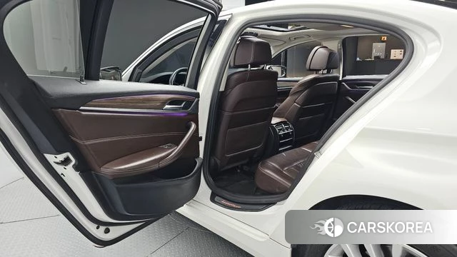 BMW 5 Series (G30) 2018 Белый из Кореи, фото 3