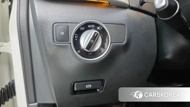 Mercedes-Benz B-Class W246 2018 Белый из Кореи, фото 3