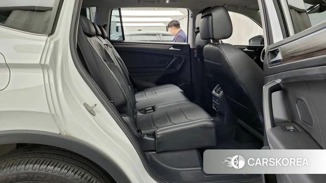 Volkswagen Tiguan Allspace 2023 Белый из Кореи, фото 3