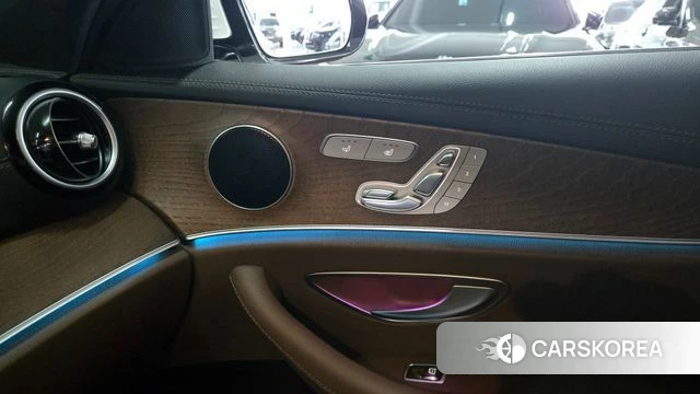 Mercedes-Benz E-Class W213 2022 Белый из Кореи, фото 3