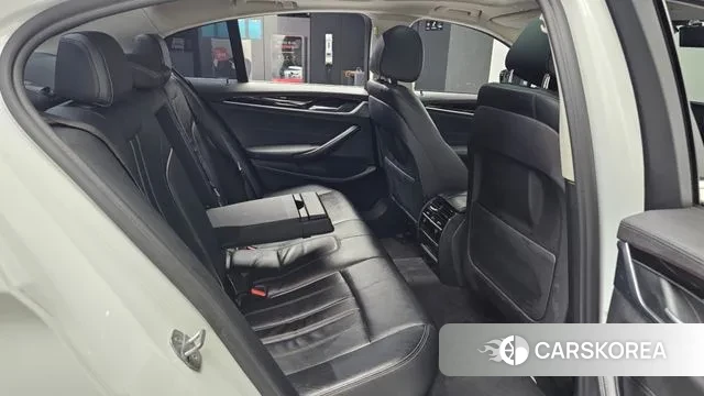 BMW 5 Series (G30) 2018 Белый из Кореи, фото 3