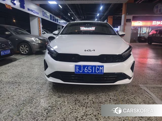 Kia K3 2023 Белый из Китая, фото 3