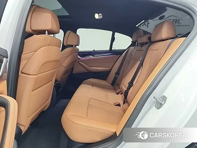 BMW 5 Series (G30) 2023 Белый из Кореи, фото 3