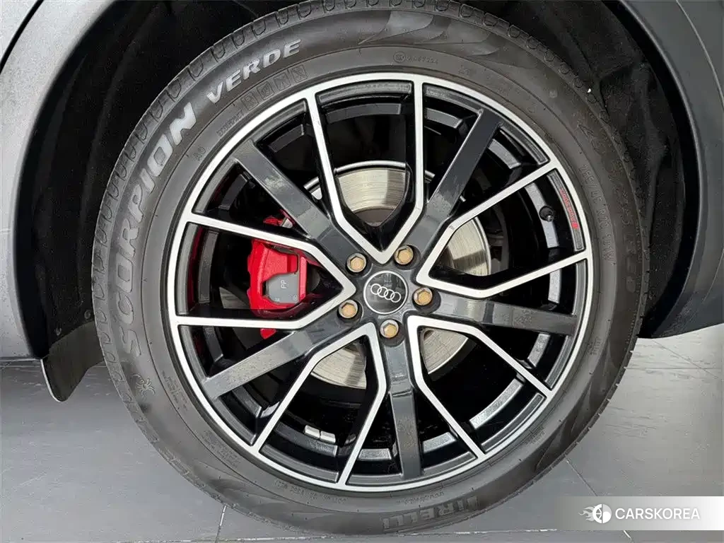 Audi SQ5 2022 Черный из Китая, фото 3